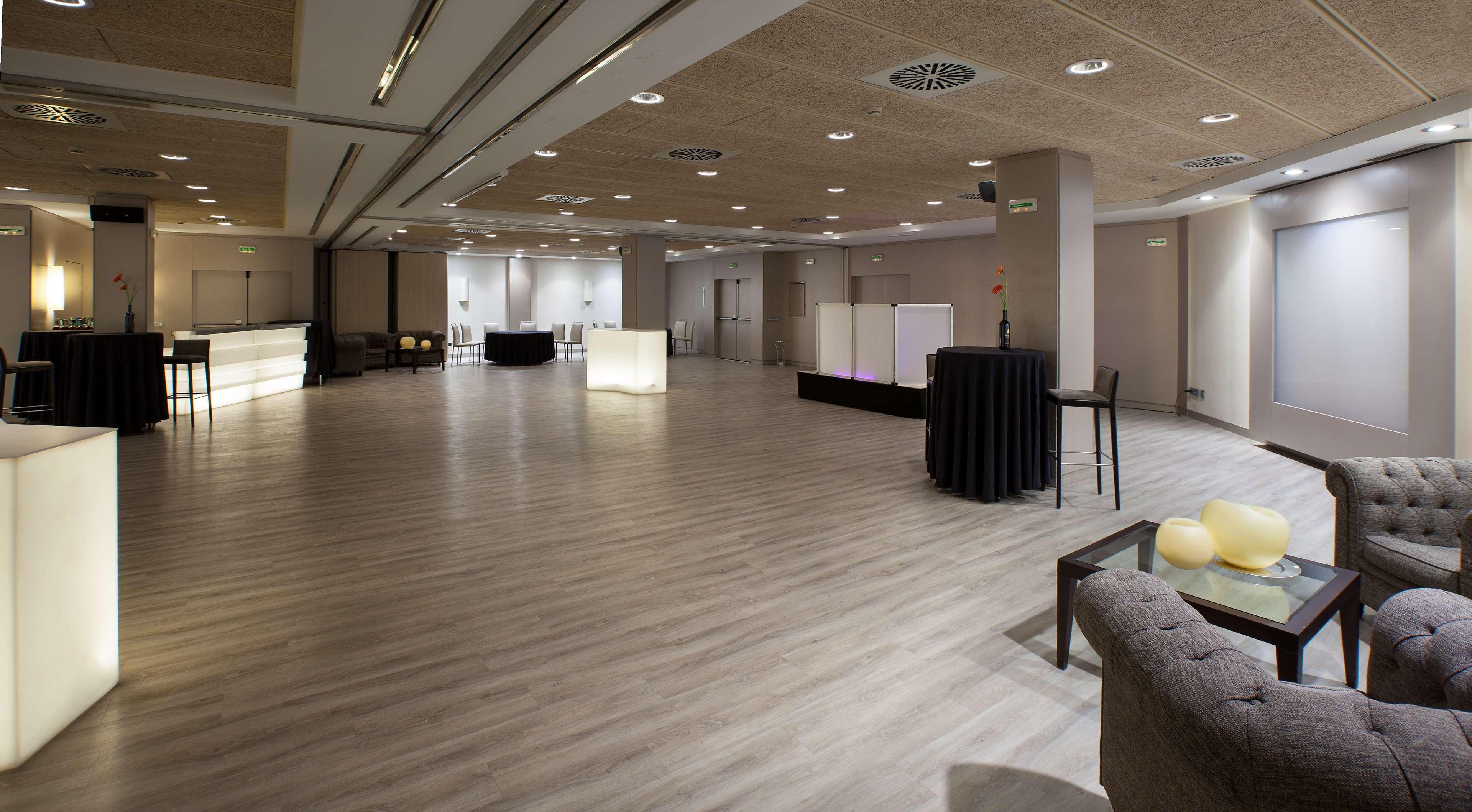Nh Pamplona Iruna Park Екстериор снимка